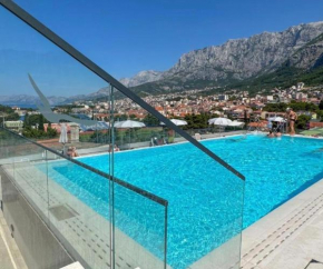 Luxe apartment Nevena with shared rooftop pool